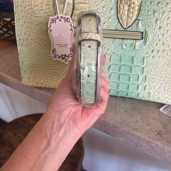 Stunning faux Alligator Non Designer Bag NWT - Picture 7 of 9